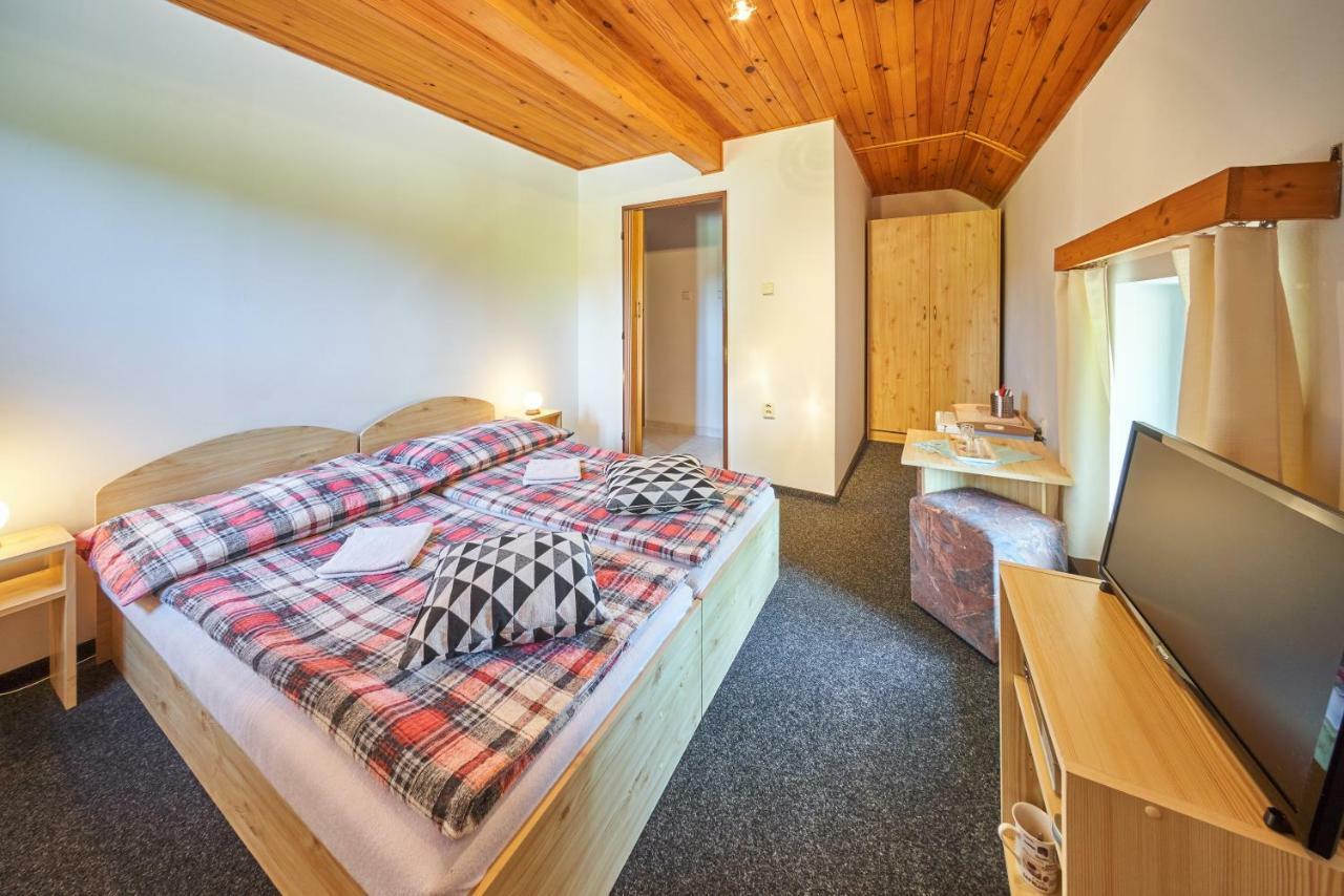 Penzion Pod Lesem Hotel Hodkovice Kültér fotó