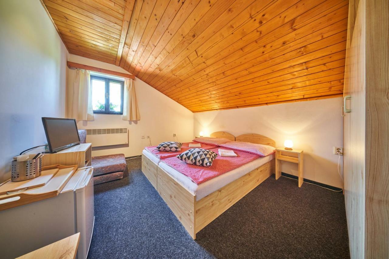 Penzion Pod Lesem Hotel Hodkovice Kültér fotó